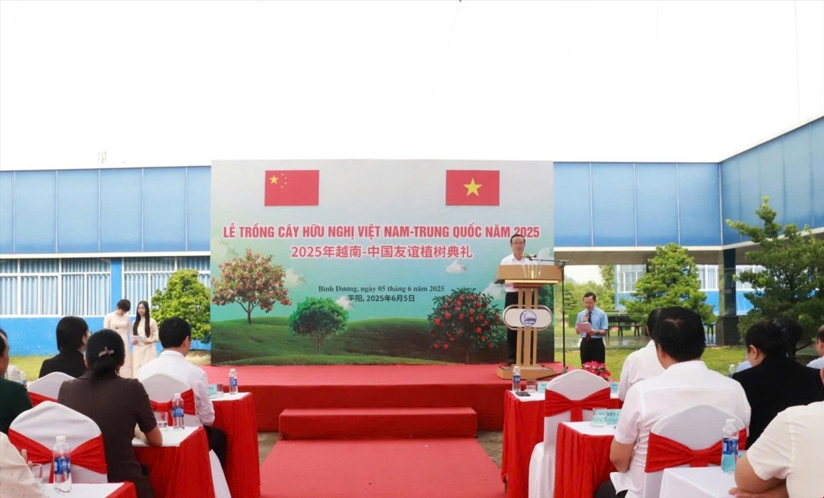 Binh Duong hosts Vietnam - China friendship tree planting ceremony